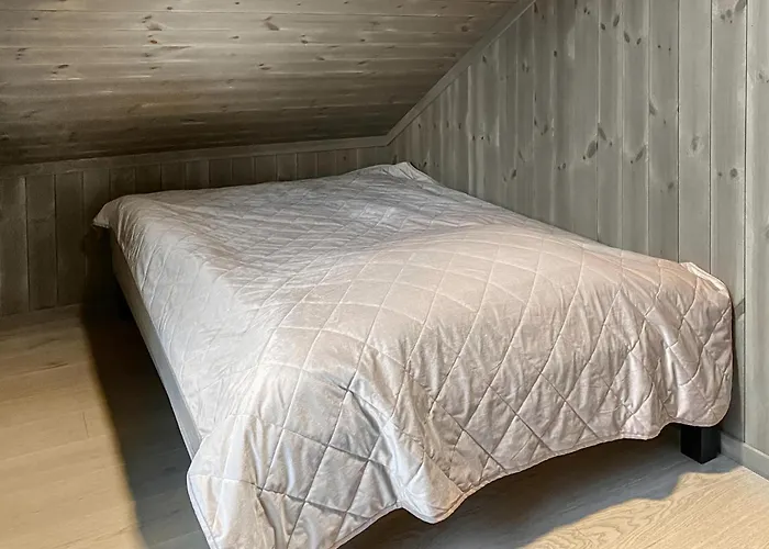 4 Bedroom In *